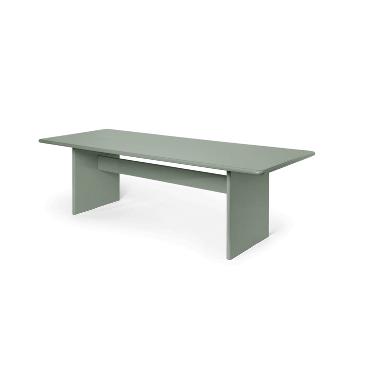 Spisebordet Rink Dining Table i fargen Tea Green fra Ferm Living i størrelse 90x240 cm
