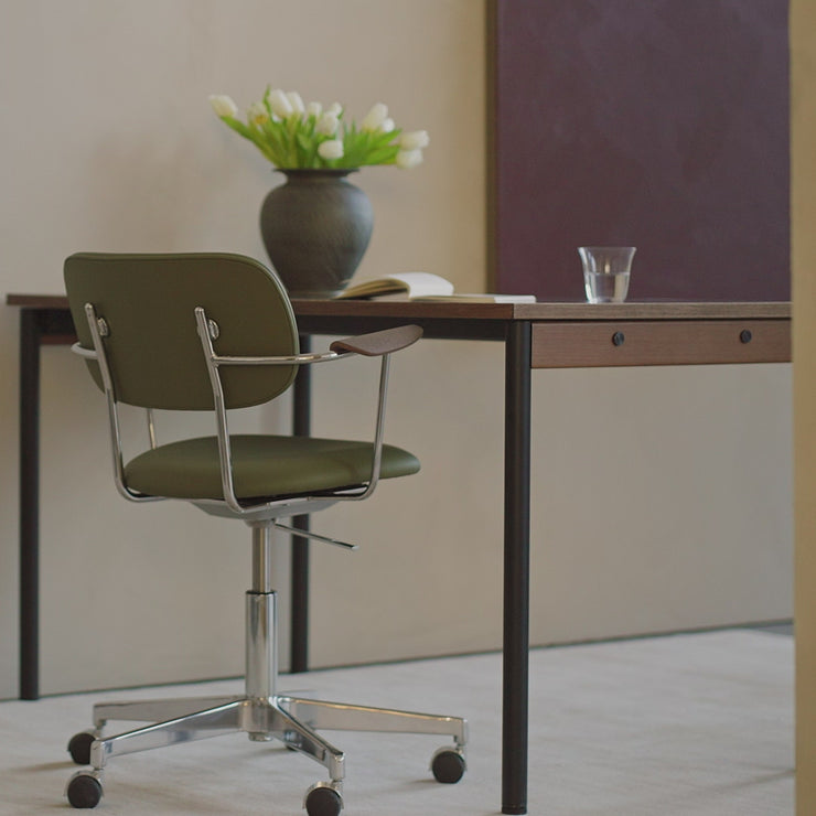Bordet Co Table fra Audo Copenhagen er designet av Norm Architects.