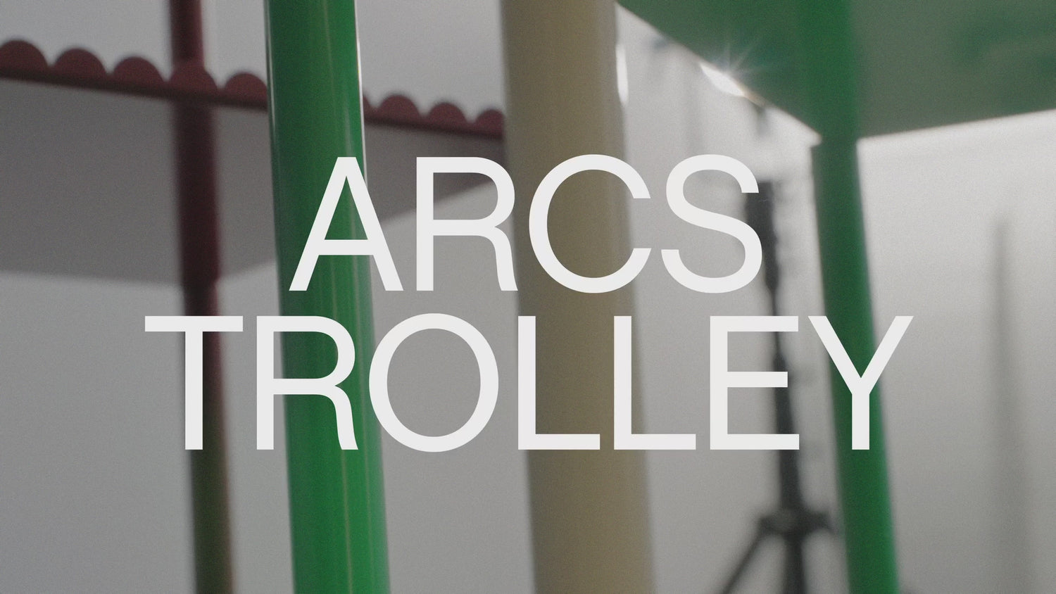 Arcs Trolley fra Hay er designet av Muller Van Severen.