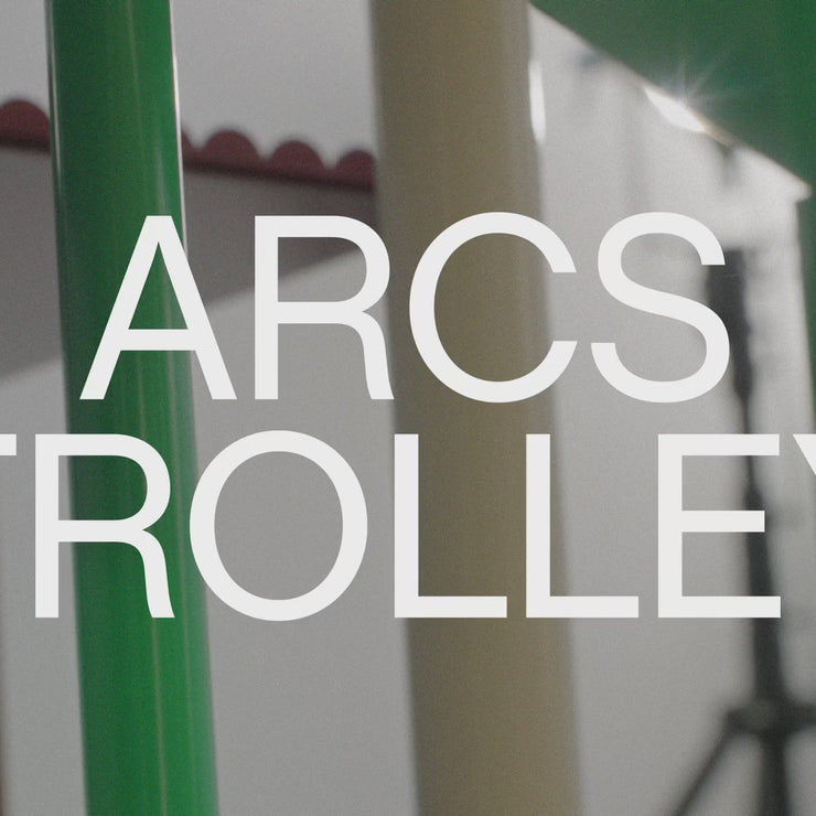 Arcs Trolley fra Hay er designet av Muller Van Severen.
