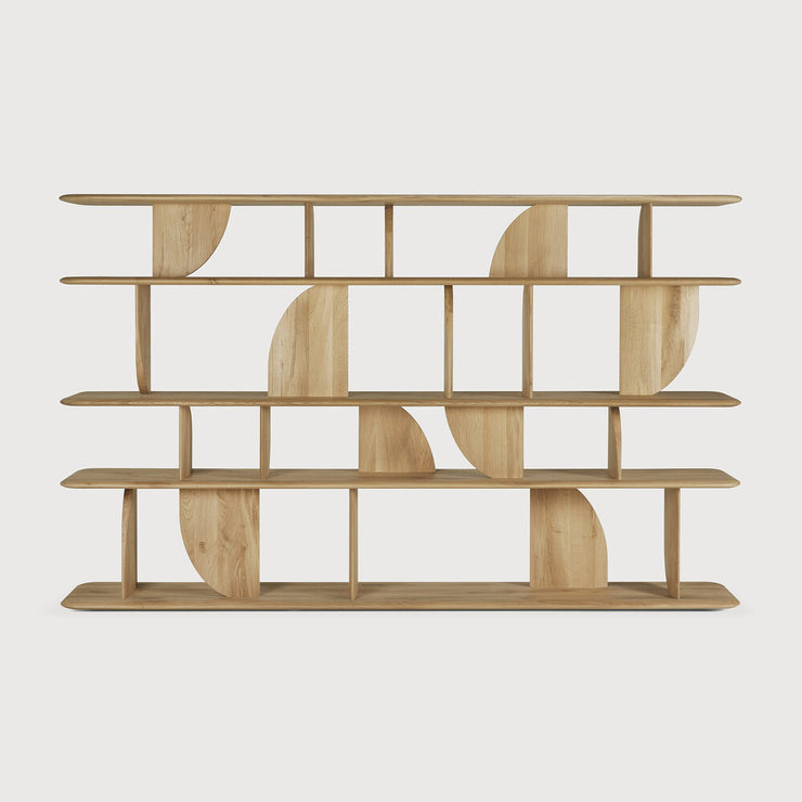 Bokhylle Geometric Rack fra Ethnicraft i oljet eik