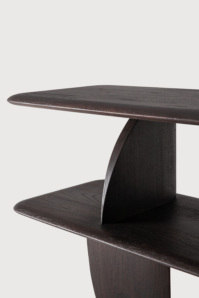 Bokhylle Geometric Rack fra Ethnicraft i lakkert teak (dyp mørkebrun farge)