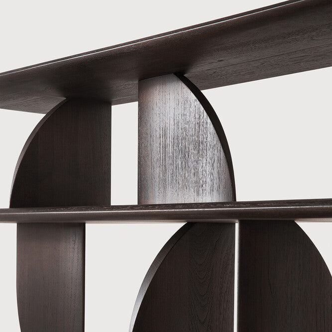 Skjenk Geometric Console fra Ethnicraft i lakkert teak (dyp mørkebrun farge)
