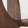 Spisebord Geometric Dining Table Round fra Ethnicraft i brunlakkert teak