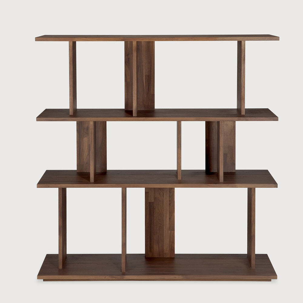 Bokhyllen Irregular Rack fra Ethnicraft. Størrelse: B112 x H115 x D37 cm