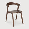 Spisestol Bok Dining Chair fra Ethnicraft med finish i brunlakkert teak