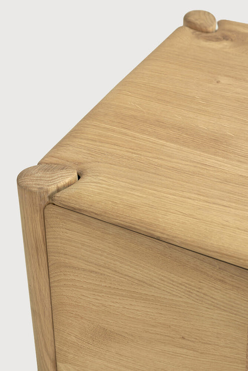 Skjenken Pl Sideboard fra Ethnicraft i heltre eik