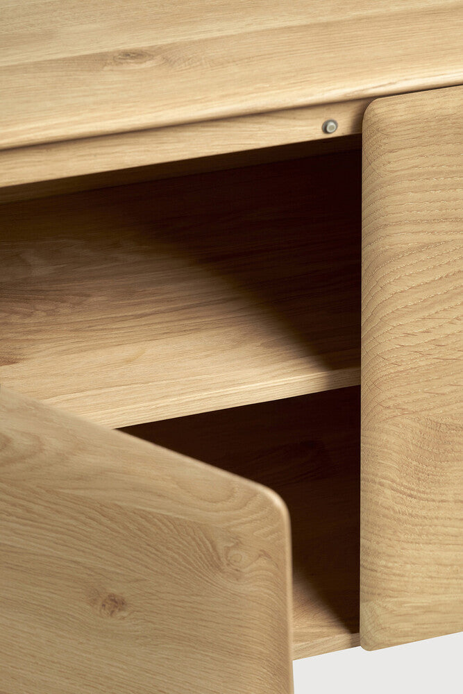 Skjenken Pl Sideboard fra Ethnicraft i heltre eik