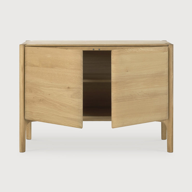 Skjenken Pl Sideboard fra Ethnicraft i heltre eik, bredde 119 cm