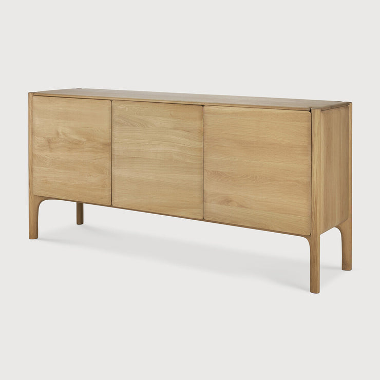 Skjenken Pl Sideboard fra Ethnicraft i heltre eik, bredde 174 cm