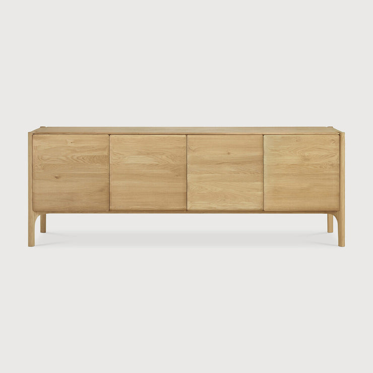 Skjenken Pl Sideboard fra Ethnicraft i heltre eik, bredde 230 cm