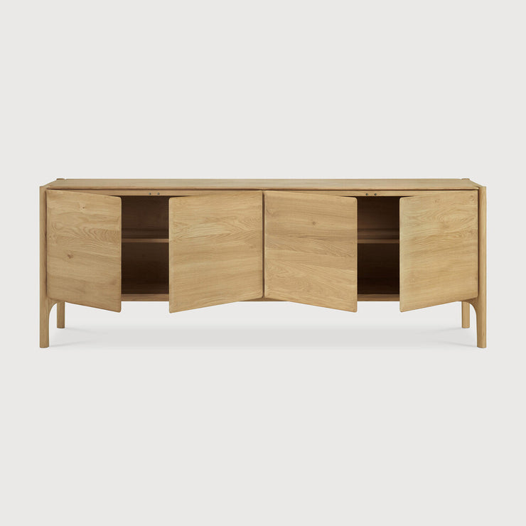 Skjenken Pl Sideboard fra Ethnicraft i heltre eik, bredde 230 cm