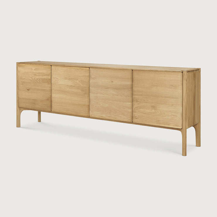 Skjenken Pl Sideboard fra Ethnicraft i heltre eik, bredde 230 cm