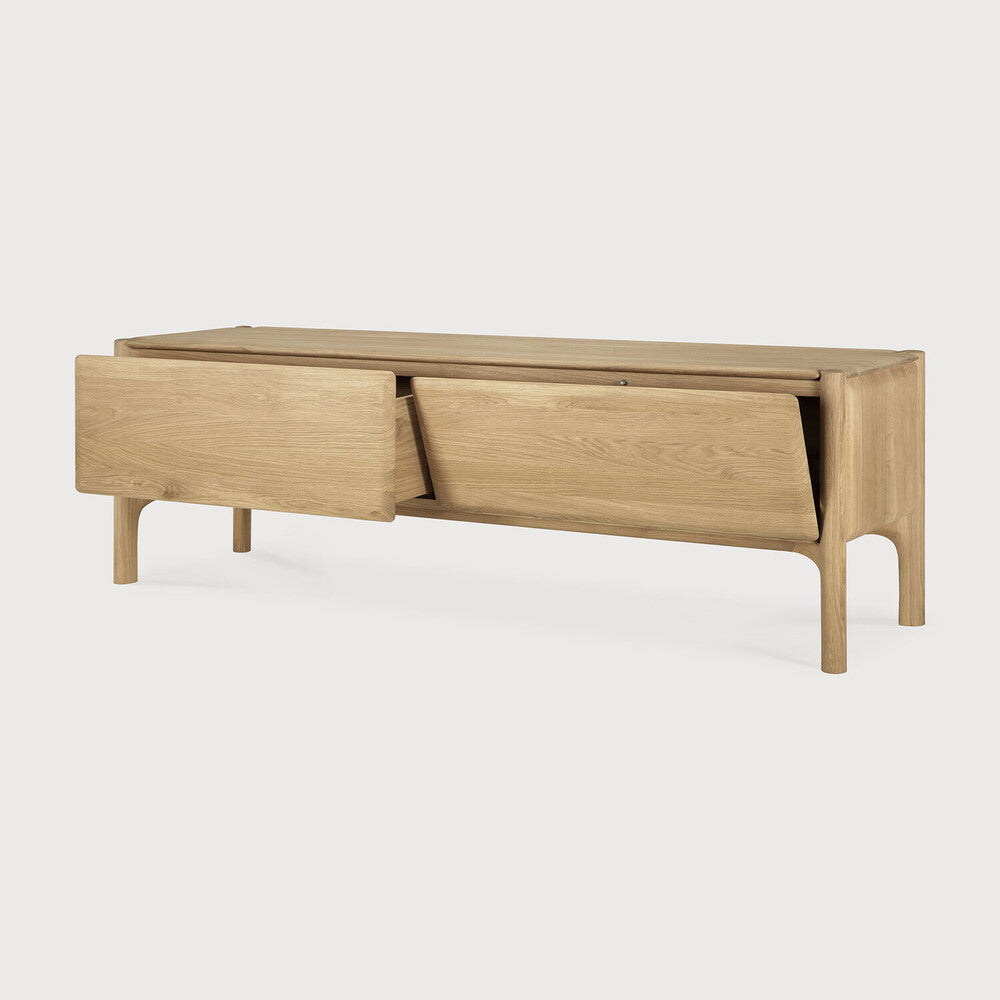 TV-benk Pl TV Cupboard fra Ethnicraft. Bredde 164 cm