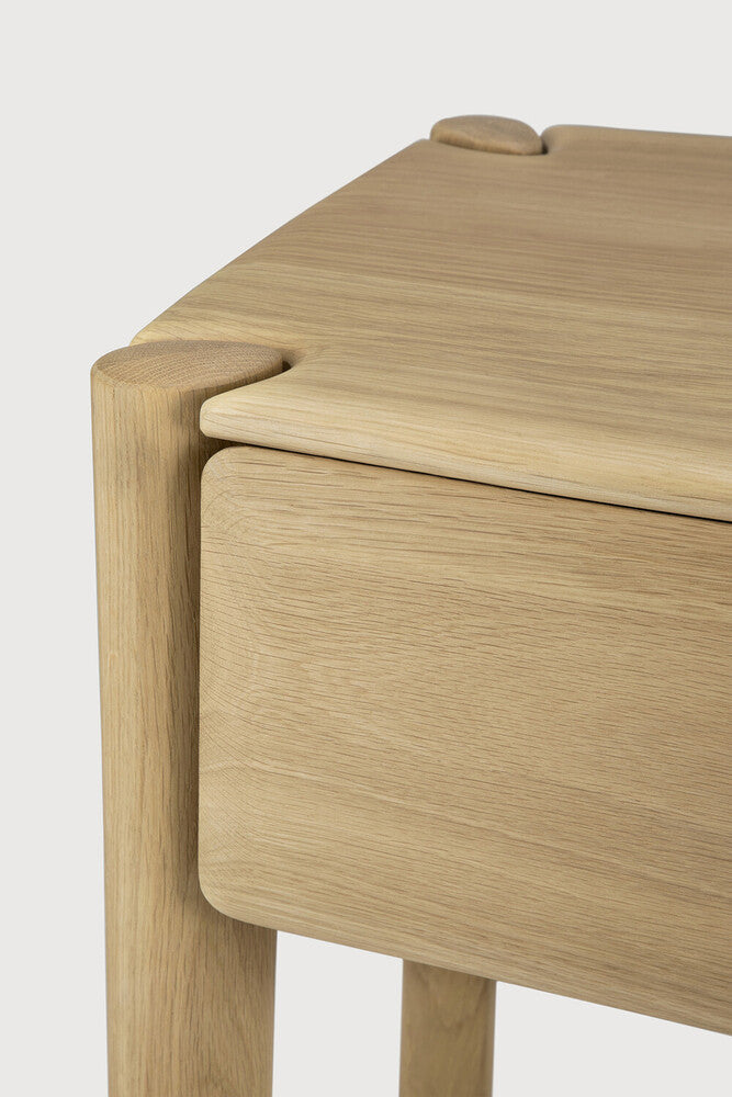 Nattbord Pl Bedside Table fra Ethnicraft i heltre eik med skuff