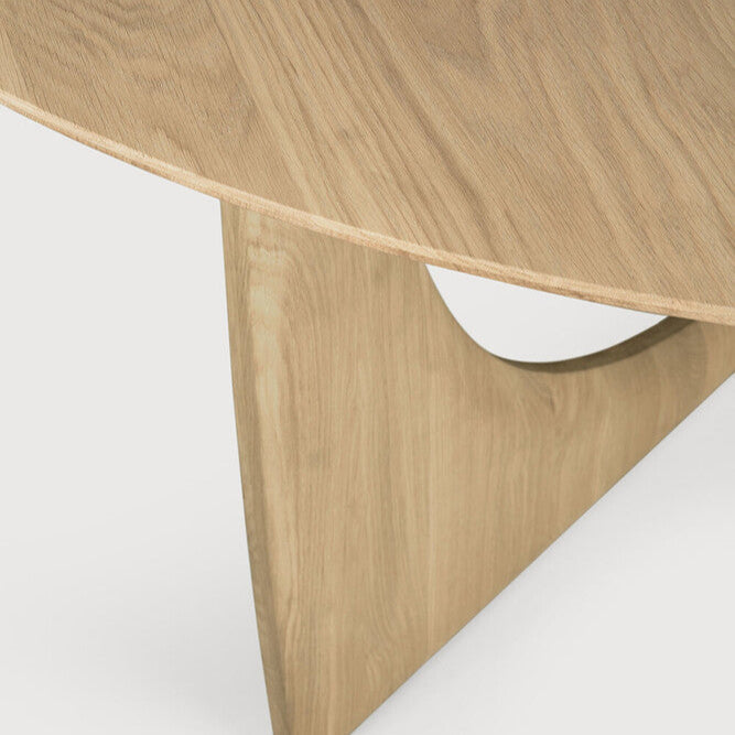 Spisebord Geometric Dining Table Round fra Ethnicraft i oljet eik