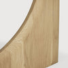 Spisebord Geometric Dining Table Round fra Ethnicraft i oljet eik