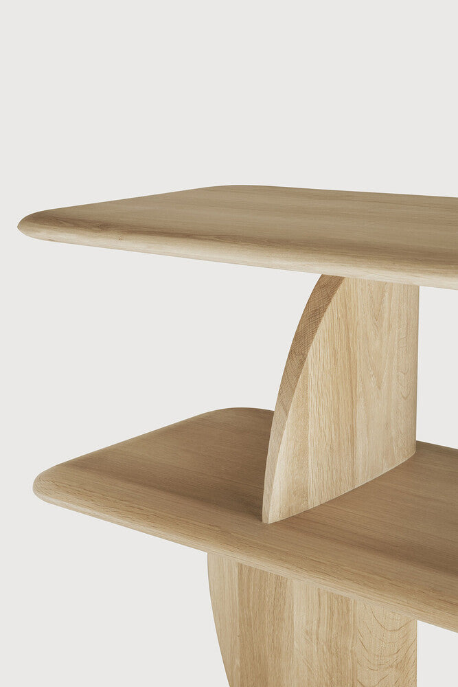 Bokhylle Geometric Rack fra Ethnicraft i oljet eik