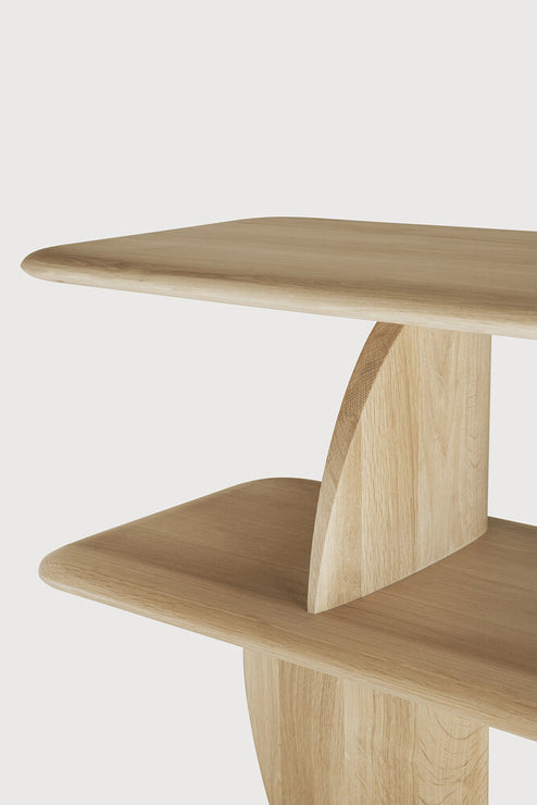 Bokhylle Geometric Rack fra Ethnicraft i oljet eik