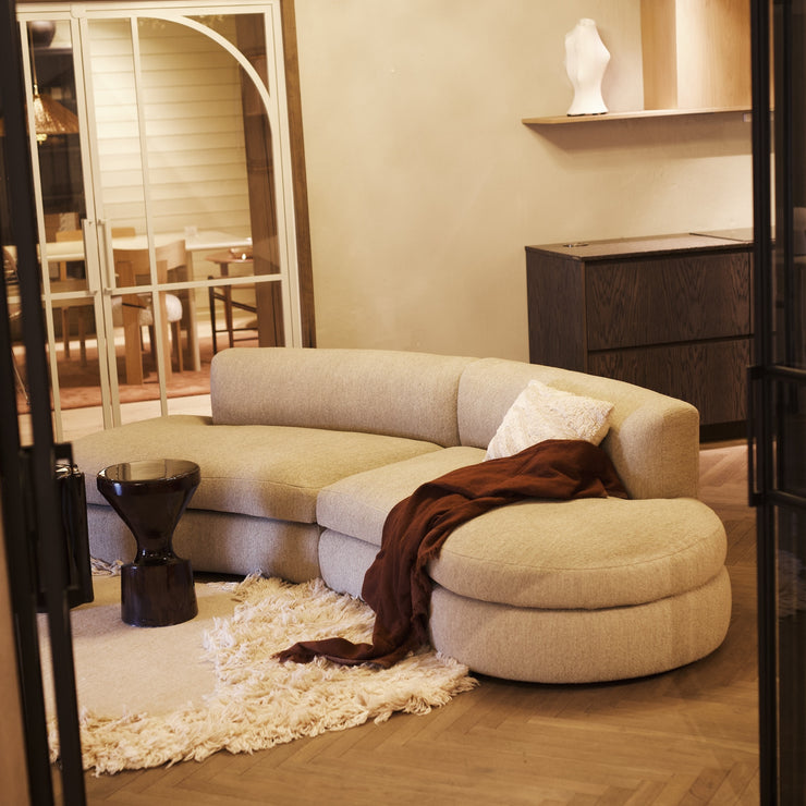 Utstillingsmodell: Sofa buet Coda fra New Works i tekstil Barnum 002 Sand