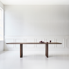 Spisebord Ten Table fra dk3 har et minimalistisk og solid uttrykk, og finnes i ulike treverk, overflatebehandlinger og størrelser.