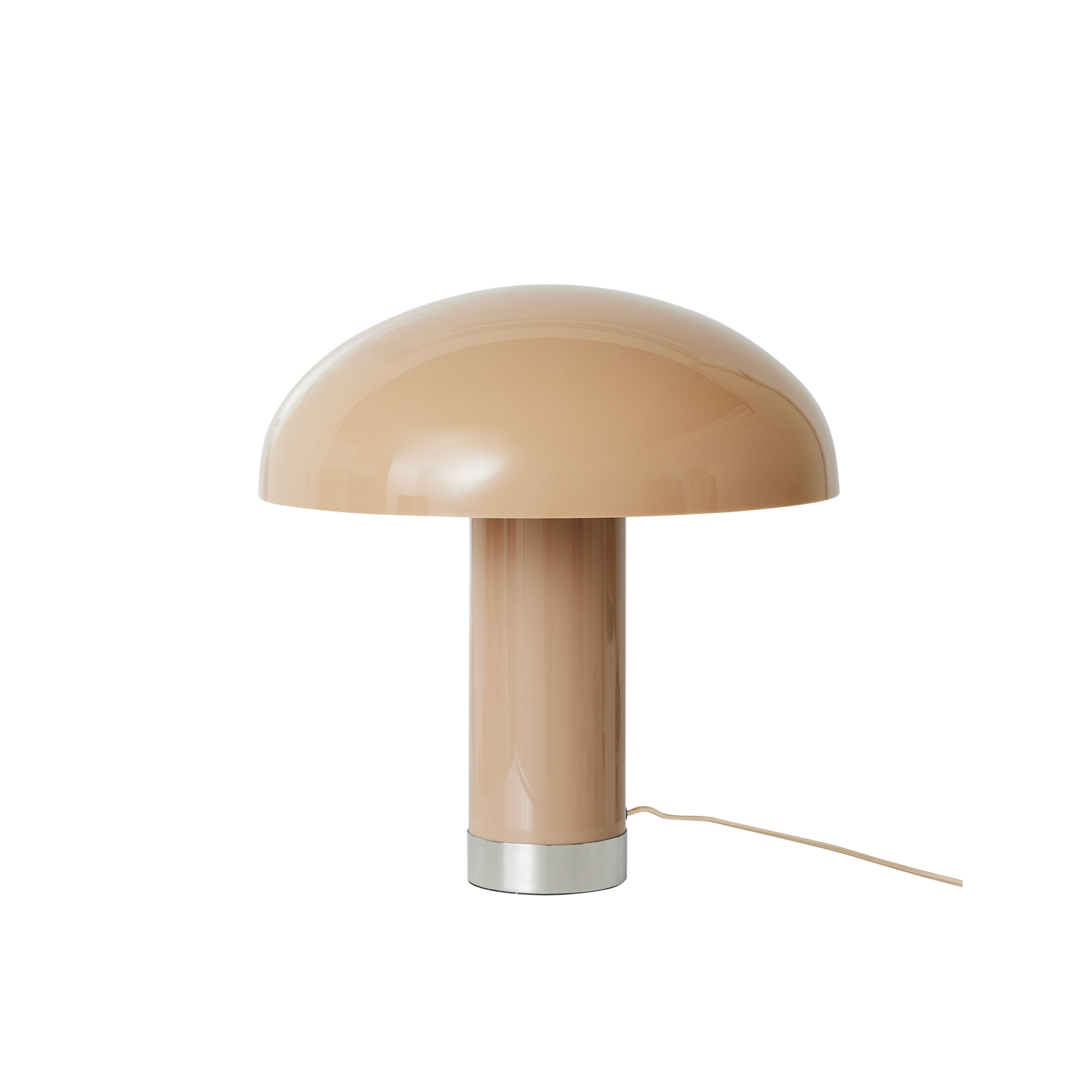 Bordlampen Lounge Table Lamp fra HK Living er en kul og raus vintageinspirert bordlampe som krever litt plass – og som dermed også blir et realt blikkfang i rommet. Med sin nesten 50 cm store omkrets er den aller finest plassert på en litt dyp (og gjerne lav) skjenk eller et frittstående større sidebord.
