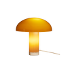 Bordlampen Lounge Table Lamp fra HK Living i den lyse karamellfargede akrylglassvarianten lyser varmt og vakkert opp når den er tent!