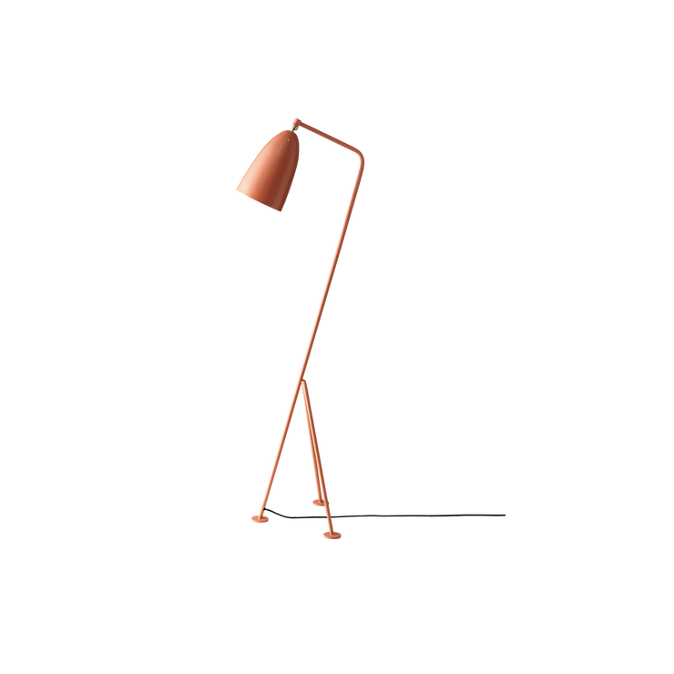 Den ikoniske gulvlampen Gräshoppa fra Gubi, ble designet i 1947 av Greta M. Grossman. Gulvlampen vipper lett bakover som en gresshoppe, og er en av Grossmans mest ikoniske design