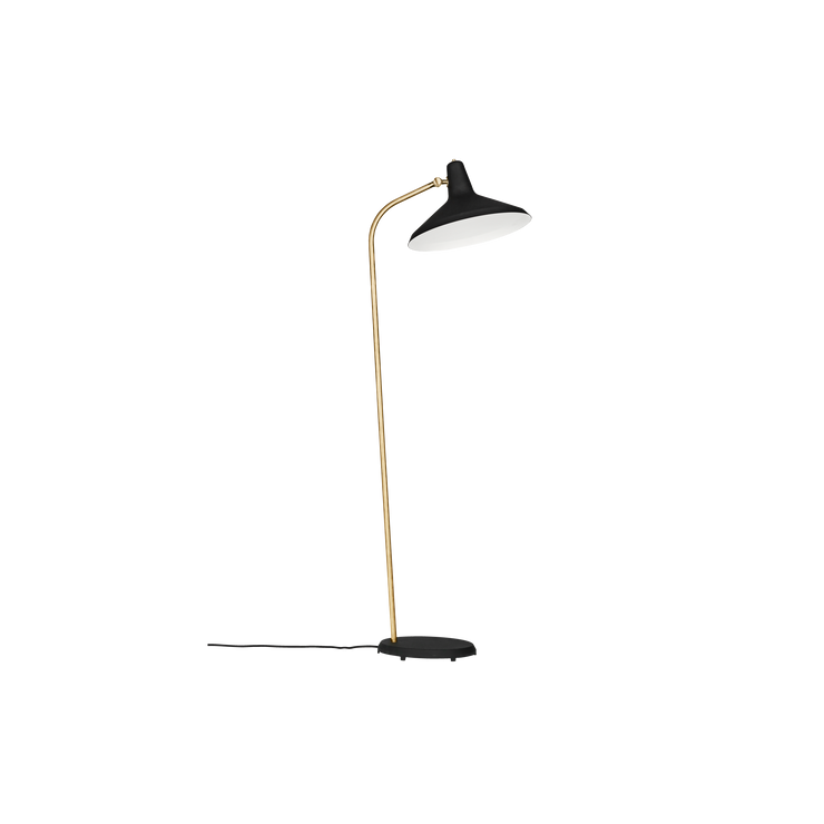 Gulvlampen G-10 fra Gubi, ble designet av ikoniske Greta M. Grossman i 1950. Lampen har en karakteristisk lampeskjerm, som gir et behagelig lys.