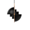 Lampen Multi-Lite Pendant fra Gubi, kan justeres på ulike måter – og gir en moderne og unik stil til hjemmet ditt.