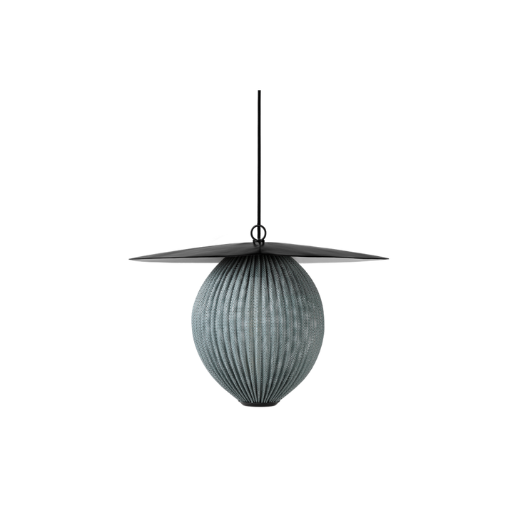 Taklampen Satelite Pendant, i blågrå fra Gubi.