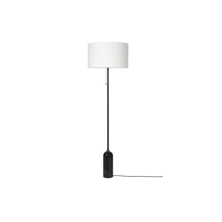 Gulvlampen kommer med to valgfrie lampeskjermer; canvas og hvit