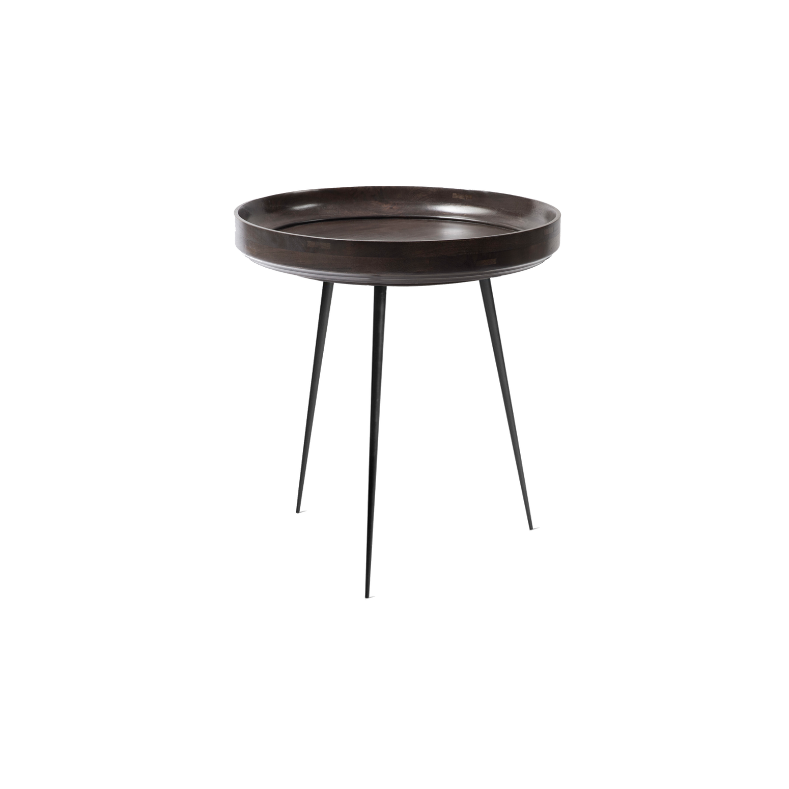 Det runde sidebordet Bowl table fra Mater er laget i India av resilkulert og bærekraftig mangotre. Her i fargen Sirka grey