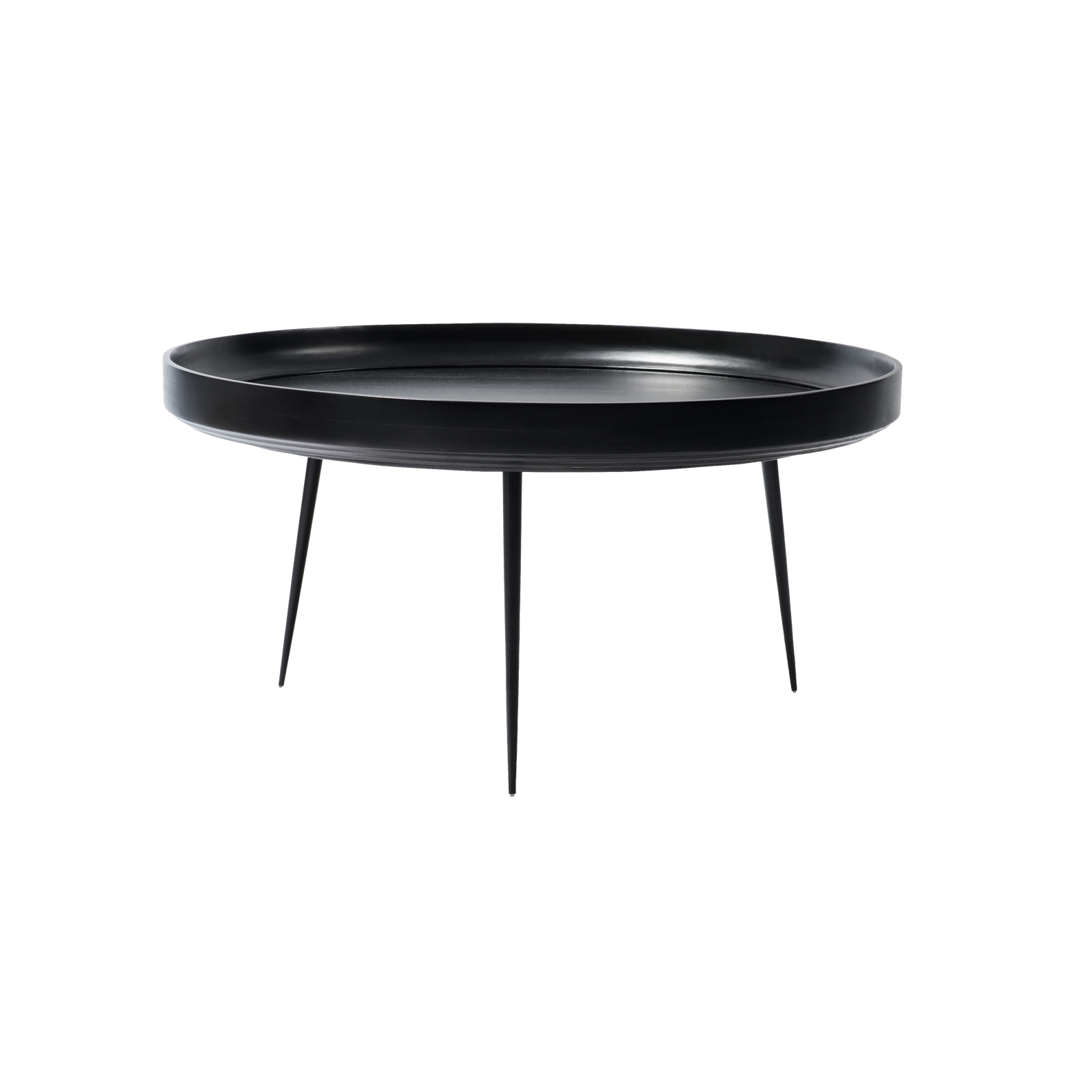 Det runde sidebordet Bowl table XL, fra Mater er laget i India av resilkulert og bærekraftig mangotre.