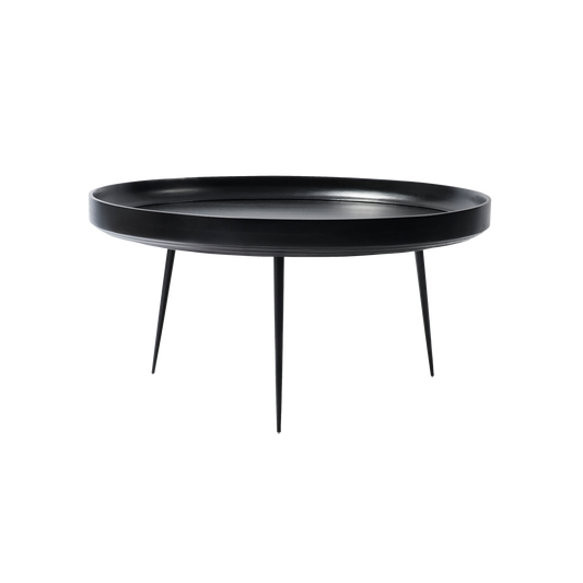 Det runde sidebordet Bowl table XL, fra Mater er laget i India av resilkulert og bærekraftig mangotre.