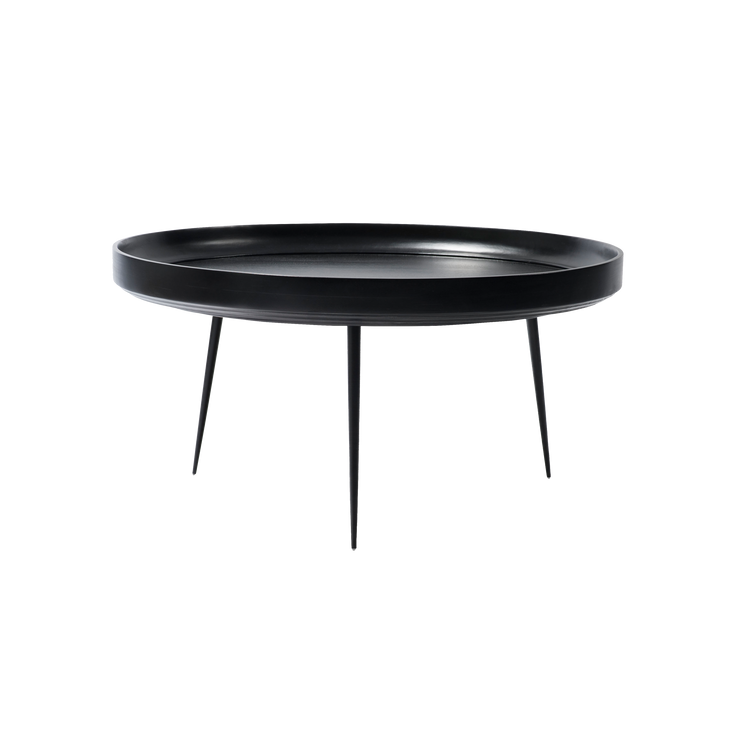 Det runde sidebordet Bowl table XL, fra Mater er laget i India av resilkulert og bærekraftig mangotre.