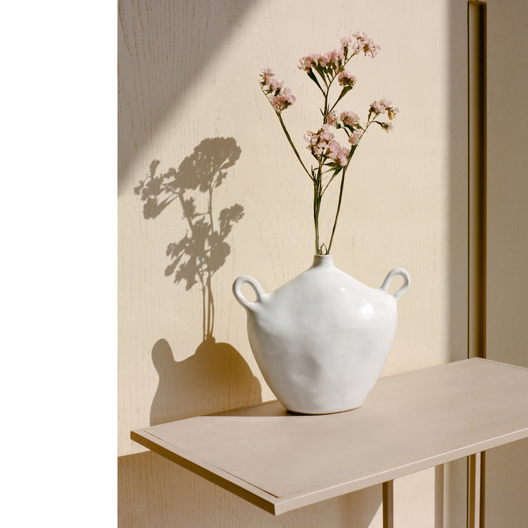 Maria Mini vase (på bildet er den vist i hvit). Håndlaget i Portugal.