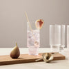 Ripple Long Drink glass fra ferm LIVING, har en sofistikert og unik utforming.