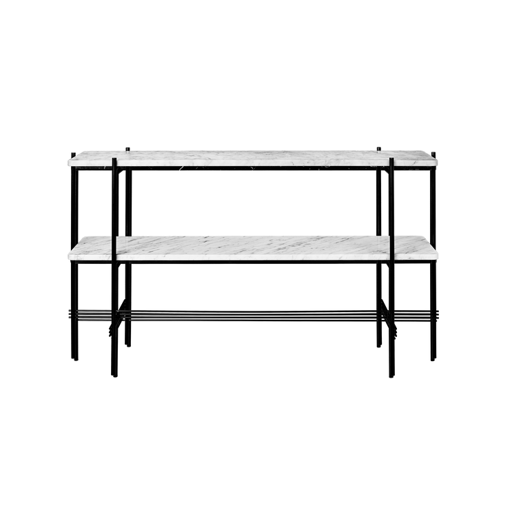 TS Console fra Gubi, med to hyller i hvit marmor er nydelig i en stue eller på soverommet ditt.