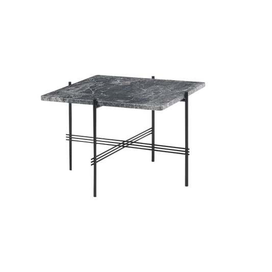 TS Table Square fra Gubi, skaper en sofistikert og skulpturell estetikk for ethvert rom med sine karakteristiske slanke ben og solid bordplate.