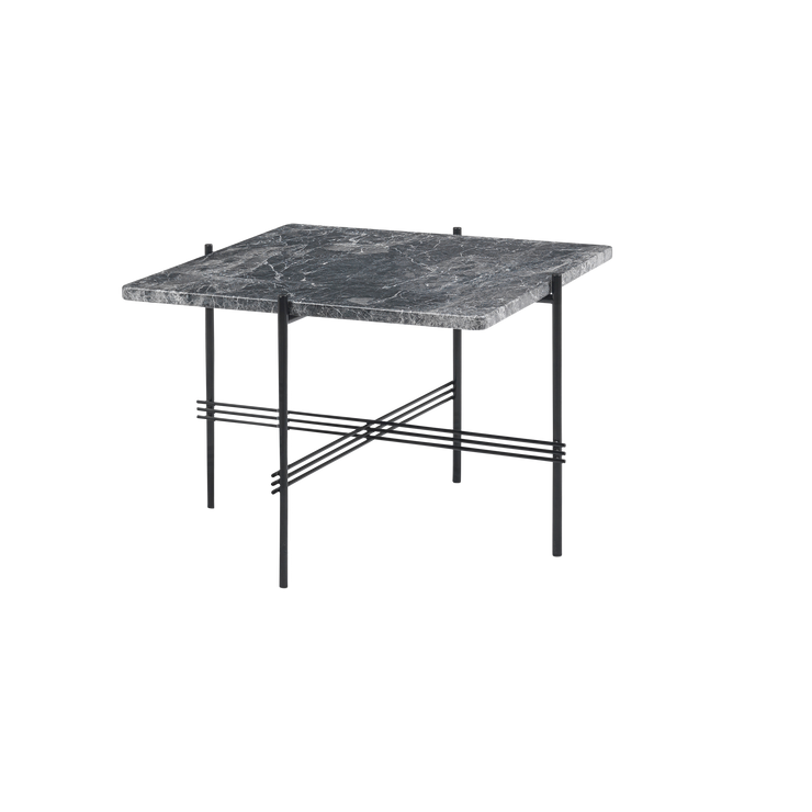 TS Table Square fra Gubi, skaper en sofistikert og skulpturell estetikk for ethvert rom med sine karakteristiske slanke ben og solid bordplate.