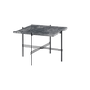 TS Table Square fra Gubi, skaper en sofistikert og skulpturell estetikk for ethvert rom med sine karakteristiske slanke ben og solid bordplate.