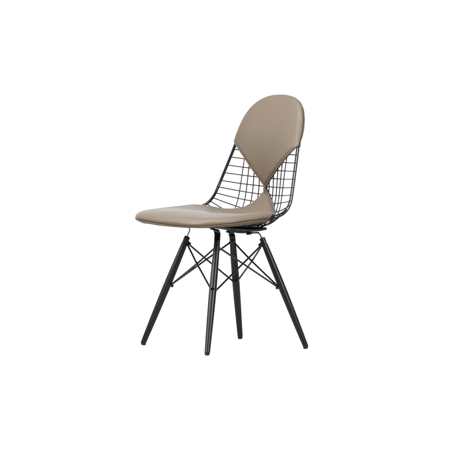 Stolen Wire Chair DKW med skinnpolstring i fargen Sand, er designet av Charles og Ray Eames for Vitra. Denne skulpturelle stolen skaper en nydelig kontrast i hjemmet ditt.