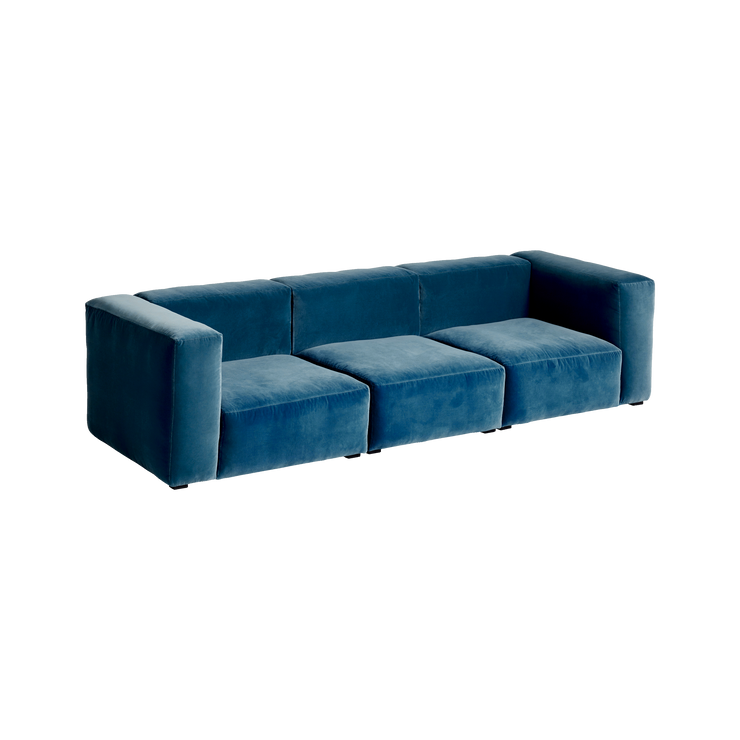 Den enkle og minimalistiske sofaen Mags fra Hay, er alt en sofa skal være. Komfortabel, elegant og avslappet. Den dominerer ikke hele rommet, men passer perfekt inn i de fleste interiører og gjør det til et favorittsted på 1-2 3.
