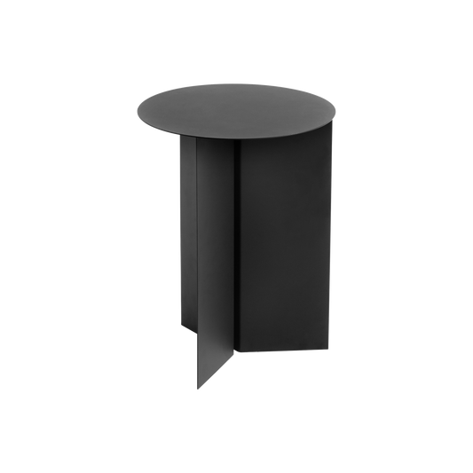 Slit Table i speil fra Hay er inspirert av papirbrettekunsten origami.