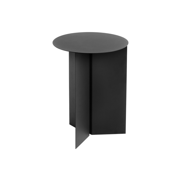 Slit Table i speil fra Hay er inspirert av papirbrettekunsten origami.