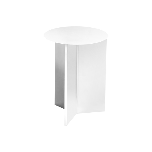 Slit Table i speil fra Hay er inspirert av papirbrettekunsten origami.