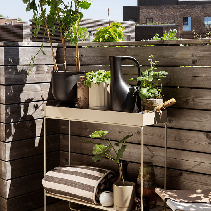 Plant Box Two-tier er perfekt, smal oppbevaringen på en liten balkong.