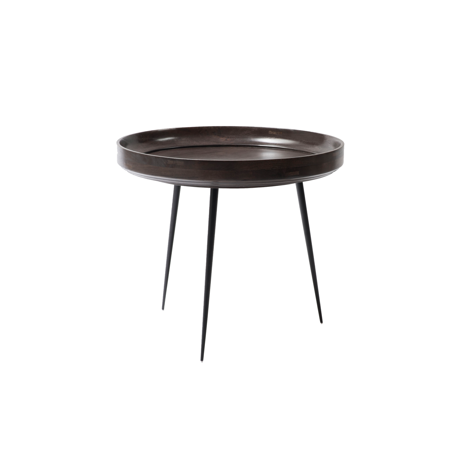 Det runde sidebordet Bowl table fra Mater er laget i India av 
 resilkulert og bærekraftig mangotre. La det stå alene eller som en del 
 av en gruppe med flere bord i forskjellige høyder og farger.