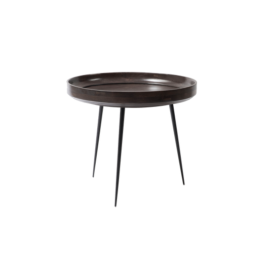 Det runde sidebordet Bowl table fra Mater er laget i India av 
 resilkulert og bærekraftig mangotre. La det stå alene eller som en del 
 av en gruppe med flere bord i forskjellige høyder og farger.